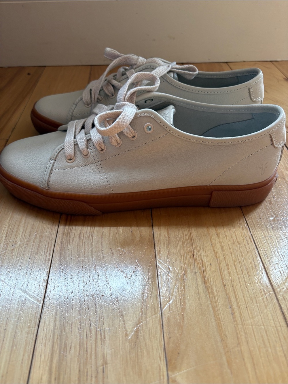 Frye Gia Low Lace Leather Cream Sneakers with Gum Sole (size 7.5) - Picture 4 of 8